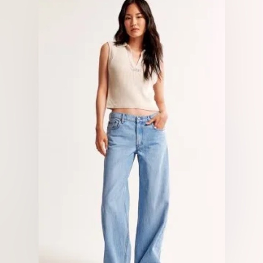 Abercrombie & Fitch Curve Love Low Rise Ultra Loose Raw Hem Jeans. 34 / 18 Short